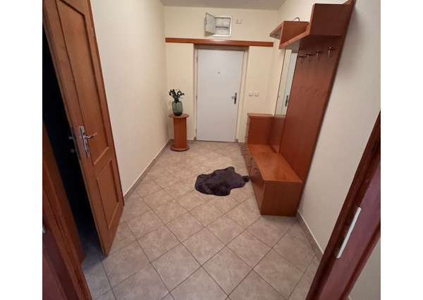 3 izb.,pôvodne 4 izbový byt Slávičie údolie s garážou.