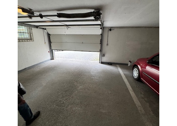 3 izb.,pôvodne 4 izbový byt Slávičie údolie s garážou.