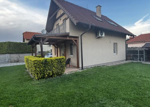 Moderný 4-izbový rodinný dom v tichej časti Dunajskej Lužnej