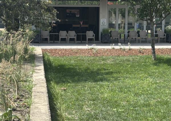 Ponúkame na predaj veľký Obchodny/ restauračný priestor
