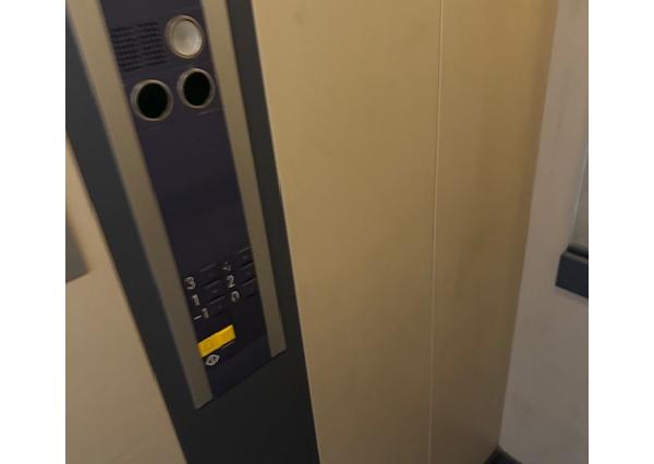 3 izb.,pôvodne 4 izbový byt Slávičie údolie s garážou.