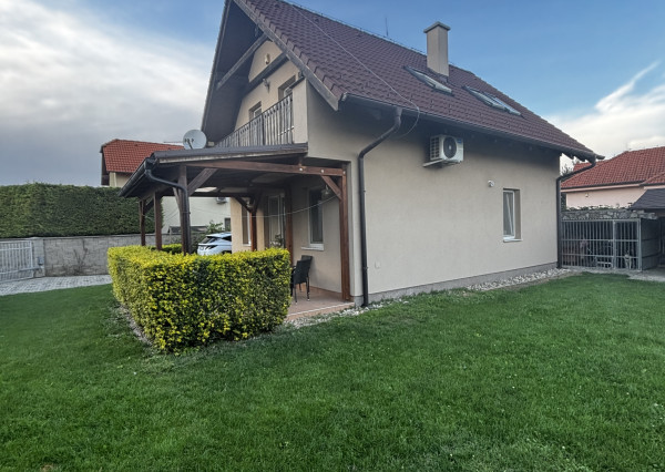 Moderný 4-izbový rodinný dom v tichej časti Dunajskej Lužnej