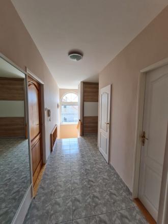 Ponúkame na predaj Veľký rodinný dom s pozemkom o rozlohe 940 m2 ktorý sa nachádza v pokojnej a tichej časti Myjavy . - fotografia 11