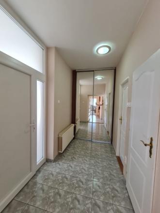 Ponúkame na predaj Veľký rodinný dom s pozemkom o rozlohe 940 m2 ktorý sa nachádza v pokojnej a tichej časti Myjavy . - fotografia 14