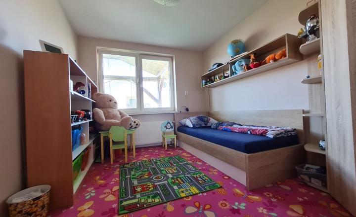 Ponúkame na predaj Veľký rodinný dom s pozemkom o rozlohe 940 m2 ktorý sa nachádza v pokojnej a tichej časti Myjavy . - fotografia 17