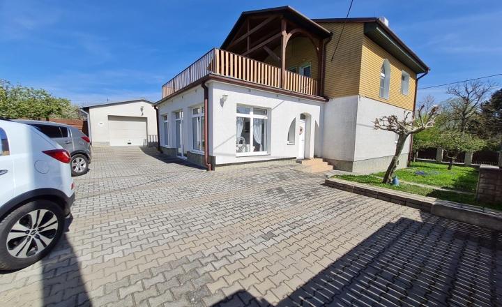 Ponúkame na predaj Veľký rodinný dom s pozemkom o rozlohe 940 m2 ktorý sa nachádza v pokojnej a tichej časti Myjavy . - fotografia 21