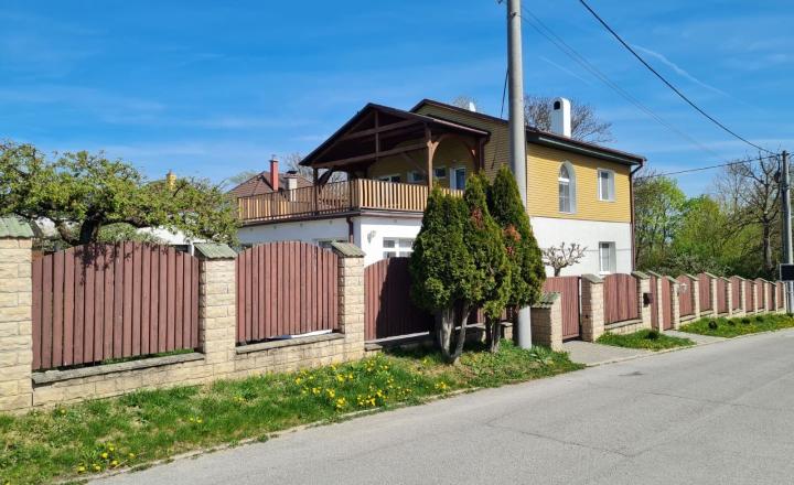 Ponúkame na predaj Veľký rodinný dom s pozemkom o rozlohe 940 m2 ktorý sa nachádza v pokojnej a tichej časti Myjavy . - fotografia 23
