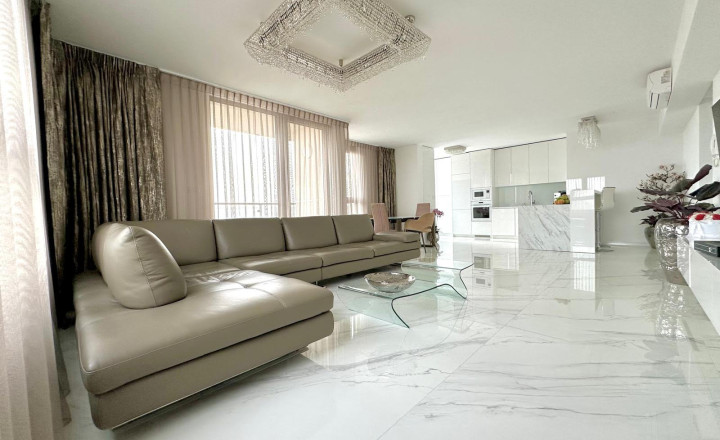 LUXUSNÝ PENTHOUSE S PANORAMATICKÝM VÝHĽADOM (23. p.) - fotografia 1
