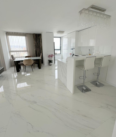 LUXUSNÝ PENTHOUSE S PANORAMATICKÝM VÝHĽADOM (23. p.) - fotografia 13
