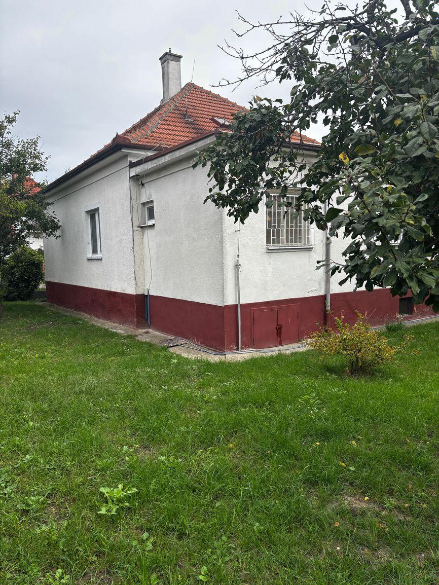 Ponúkame na predaj 3 izbový Rodinný dom v Prievoze.