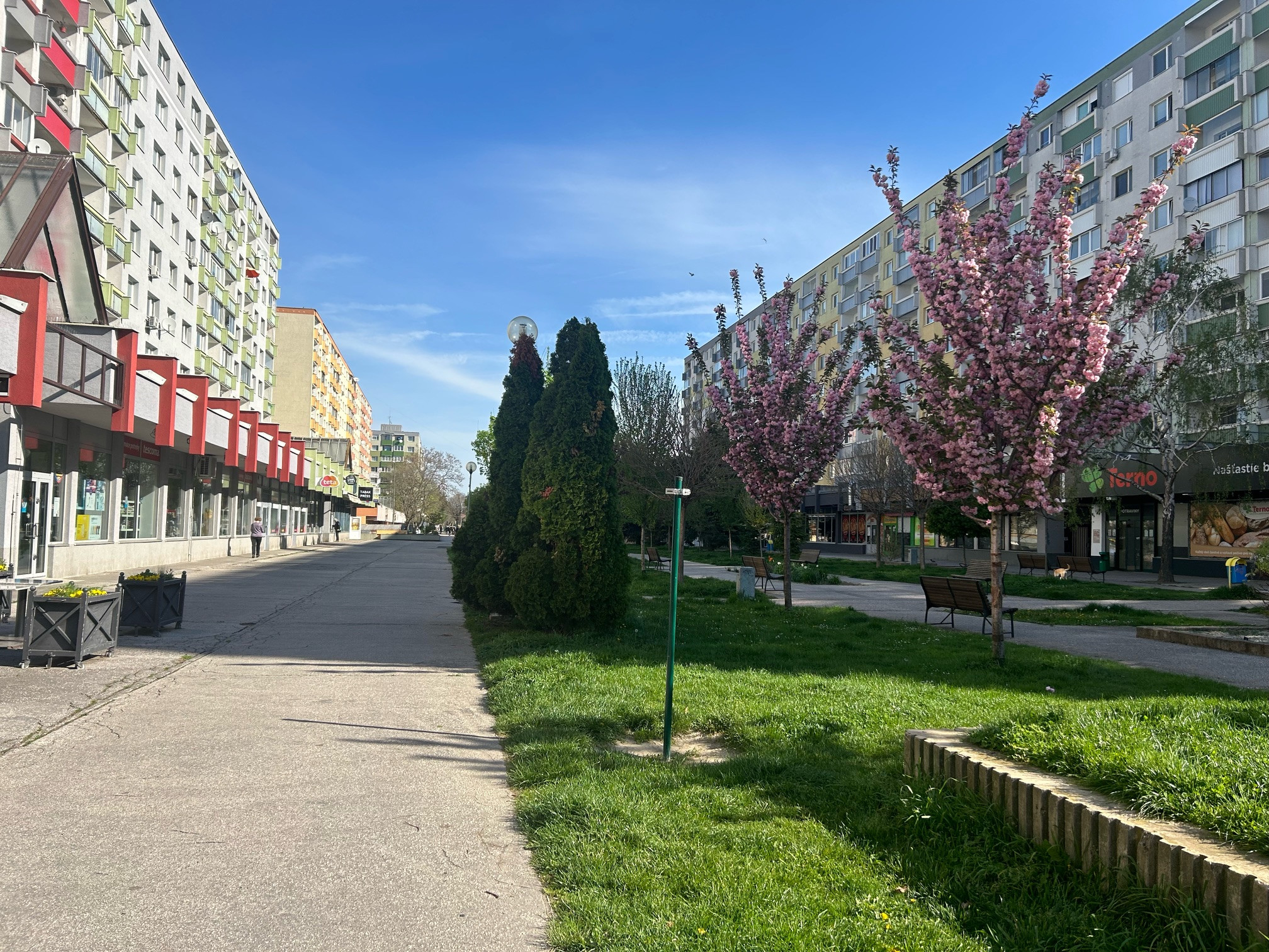 Ponúkame na predaj Obchodný priestor vo Vrakúni.