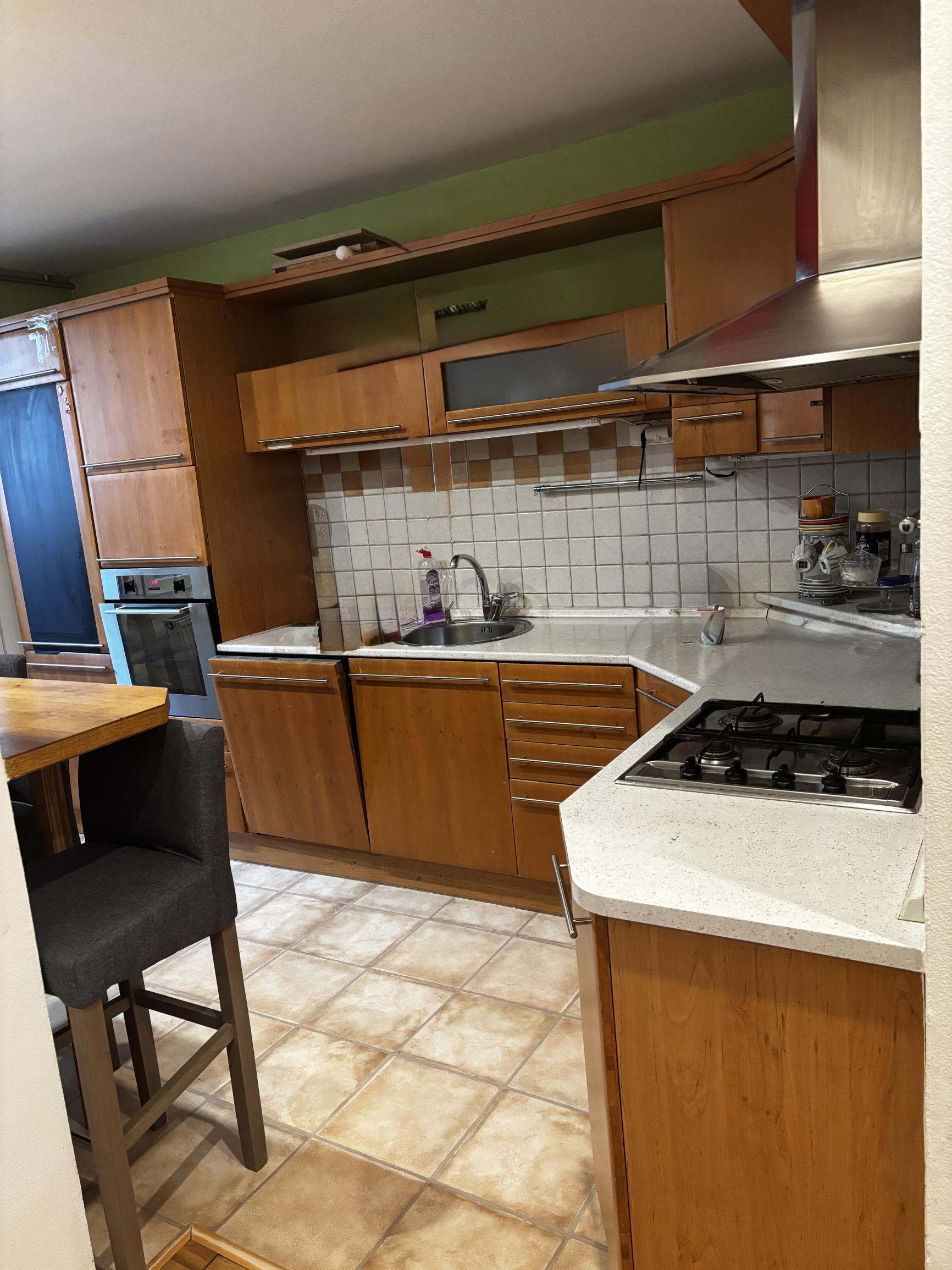 Ponúkame na predaj 3 izbový byt vo Vrakúni.