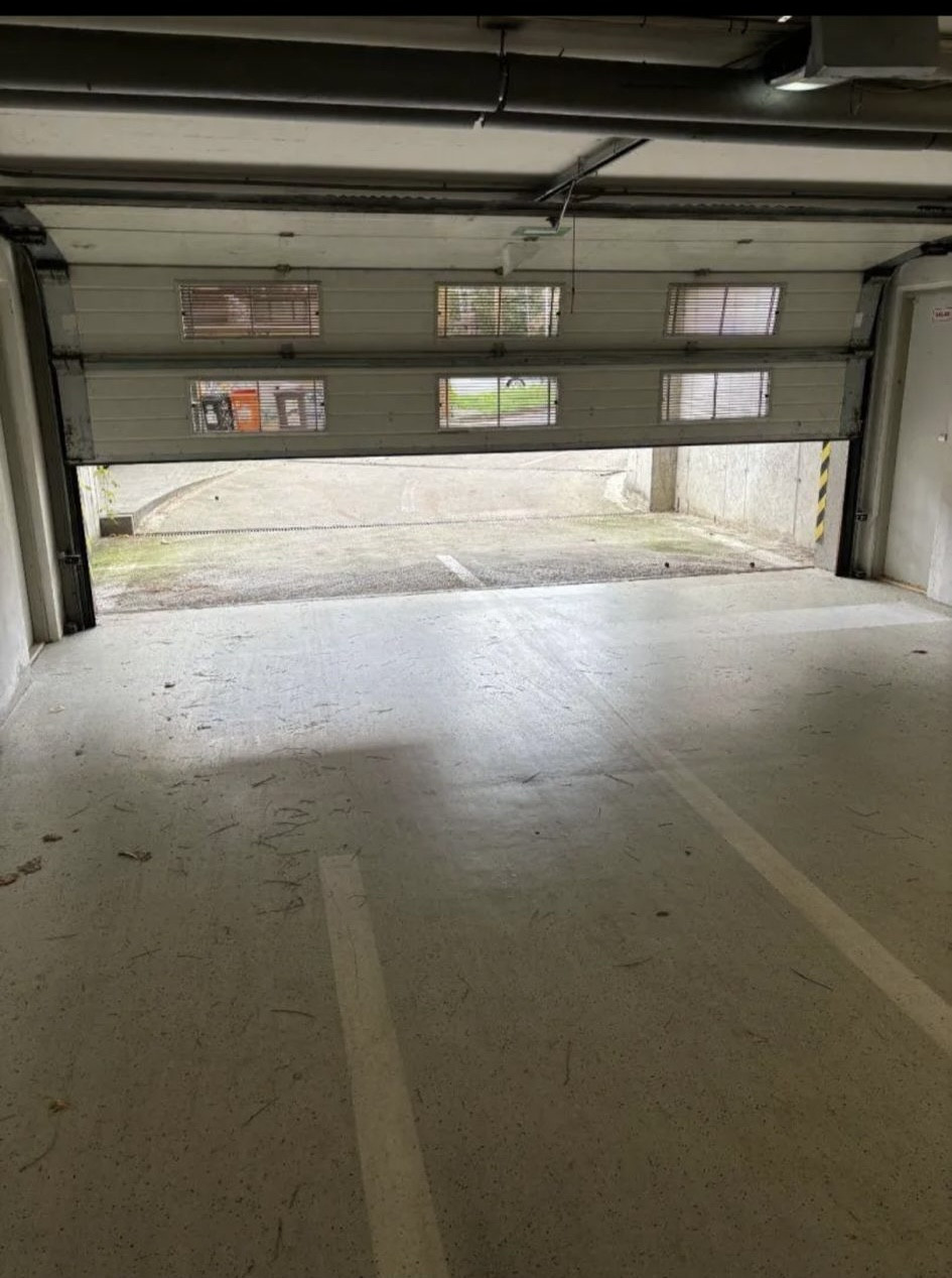 Ponúkame na predaj Garáž v Lamači na Malokarpatskom námesti,