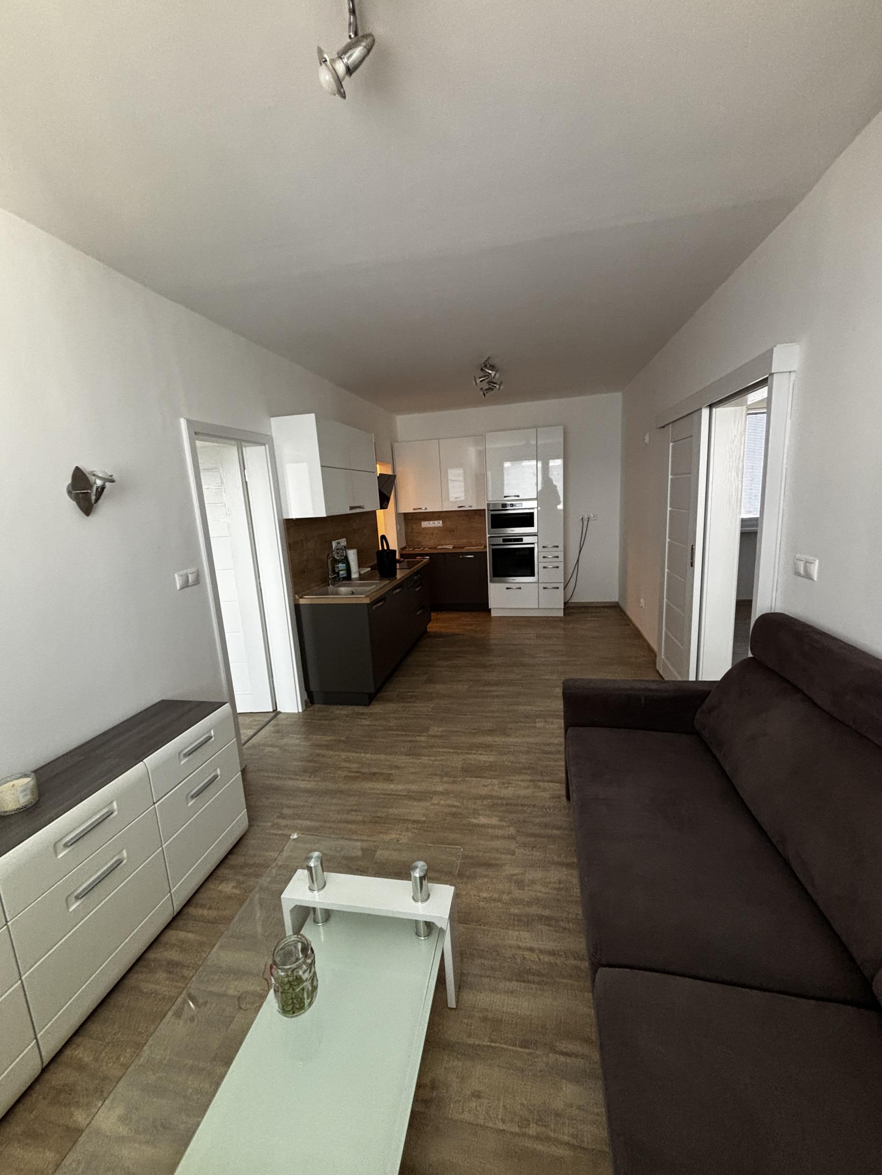 Predaj kompletne zrekonštruovaný 4 izb byt na Lietavskej ul